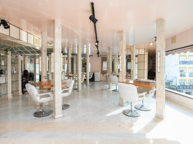 Liikekiinteistö San Pedro de Alcántara