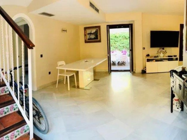3 Bedrooms Townhouse in Guadalmina Baja