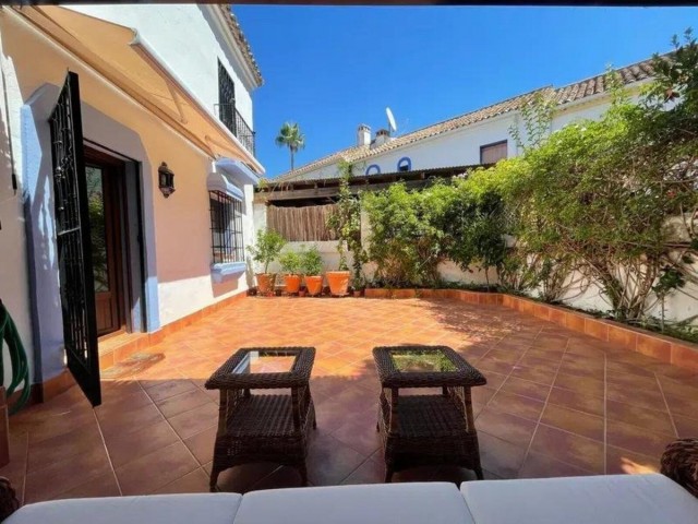 3 Bedrooms Townhouse in Guadalmina Baja