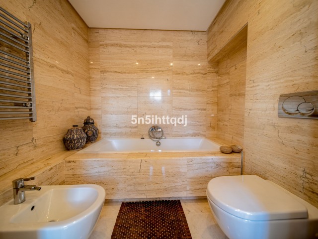 5 Makuuhuoneen Huvila Benahavís