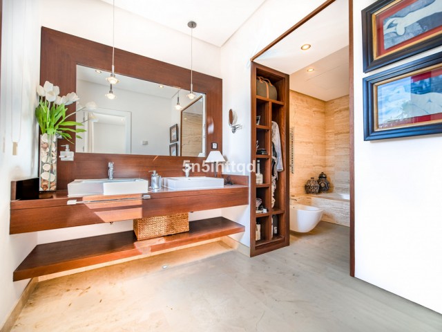 5 Makuuhuoneen Huvila Benahavís