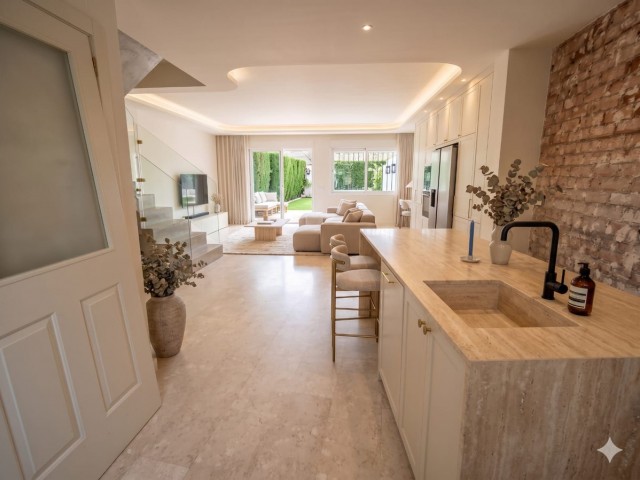 4 Bedrooms Townhouse in San Pedro de Alcántara