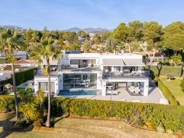 Villa avec 4 Chambres  à Los Monteros