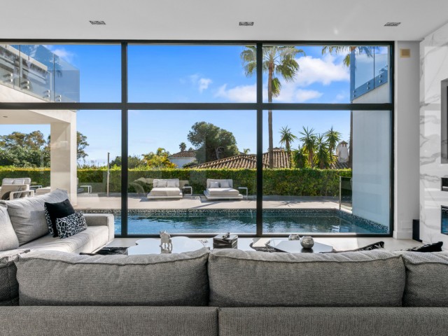 Villa avec 4 Chambres  à Los Monteros