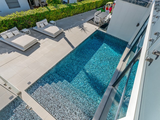 Villa avec 4 Chambres  à Los Monteros