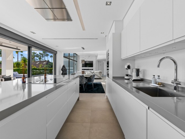 Villa avec 4 Chambres  à Los Monteros