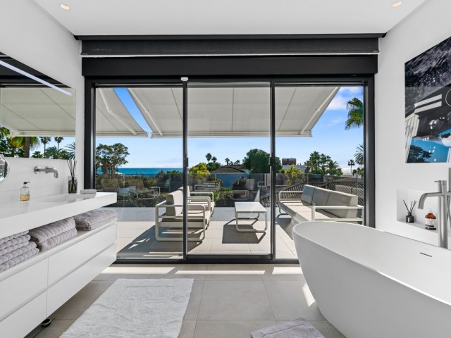 Villa avec 4 Chambres  à Los Monteros