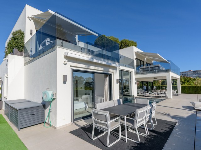 Villa avec 4 Chambres  à Los Monteros