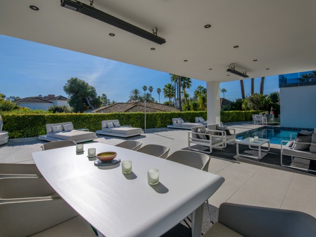 Villa avec 4 Chambres  à Los Monteros