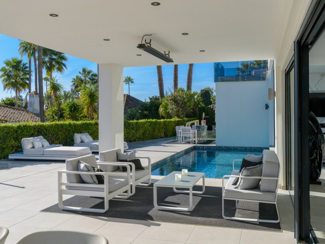 Villa avec 4 Chambres  à Los Monteros