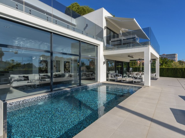 Villa avec 4 Chambres  à Los Monteros