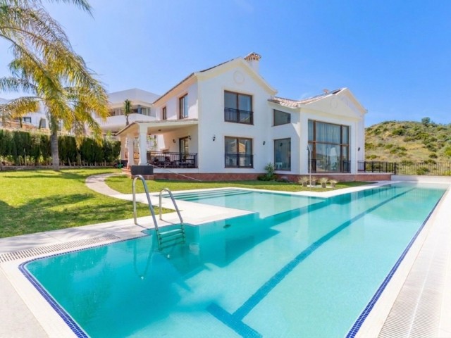 Villa con 5 Dormitorios  en La Cala Golf