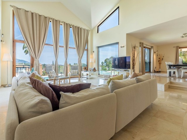 Villa con 5 Dormitorios  en La Cala Golf