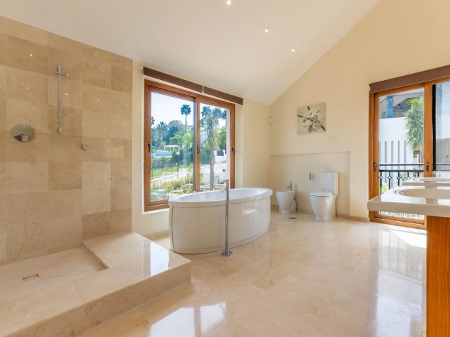 Villa con 5 Dormitorios  en La Cala Golf
