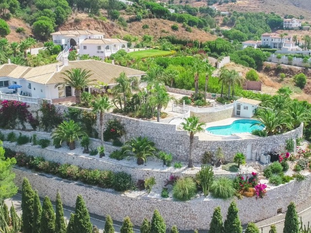 Villa avec 4 Chambres  à Valtocado