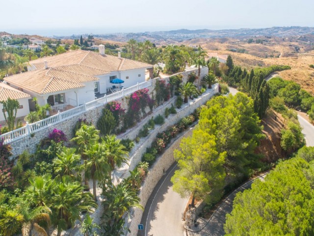 Villa avec 4 Chambres  à Valtocado