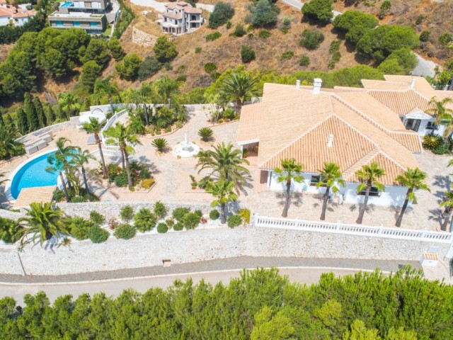 Villa avec 4 Chambres  à Valtocado