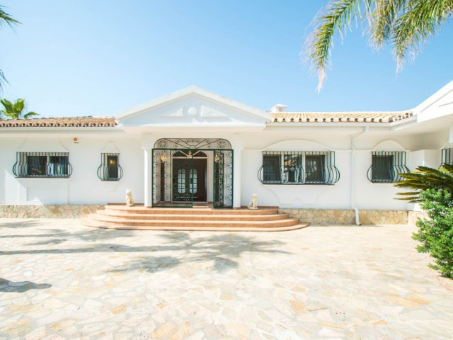 Villa avec 4 Chambres  à Valtocado