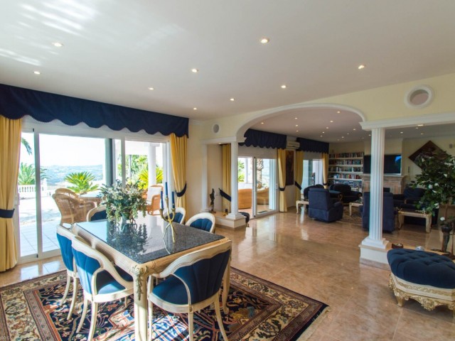 Villa avec 4 Chambres  à Valtocado