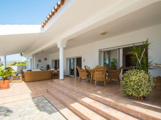 Villa avec 4 Chambres  à Valtocado