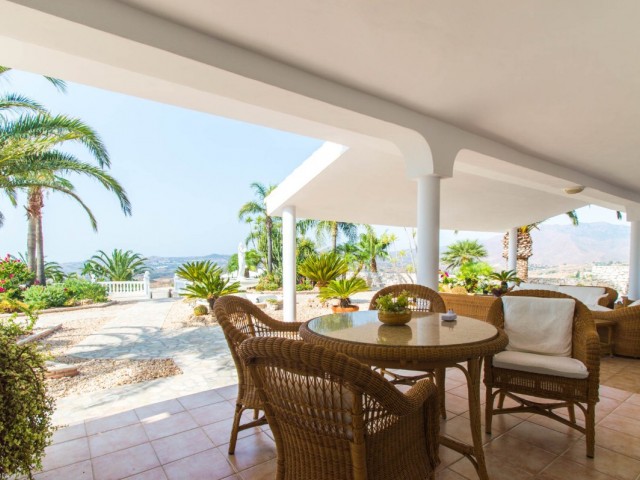 Villa avec 4 Chambres  à Valtocado