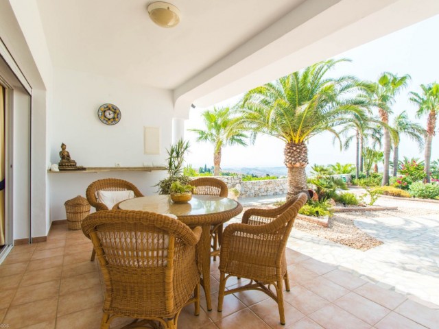 Villa avec 4 Chambres  à Valtocado