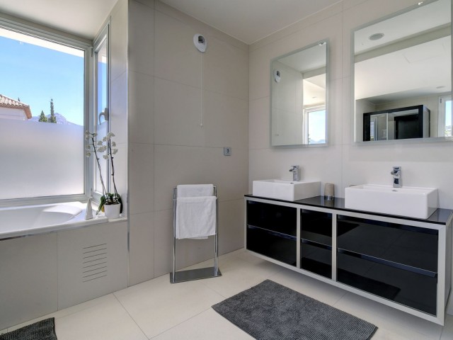 5 Soveroms Villa i Nueva Andalucía