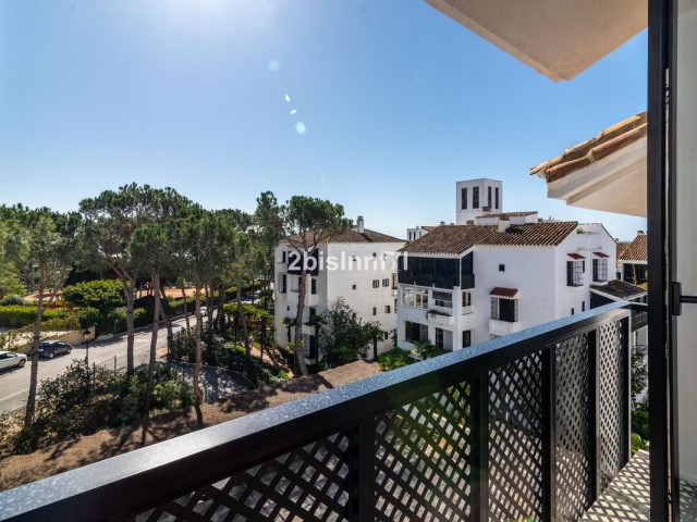 Ático con 3 Dormitorios  en Elviria