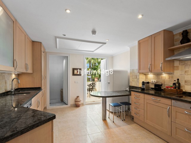 Appartement avec 3 Chambres  à Nueva Andalucía