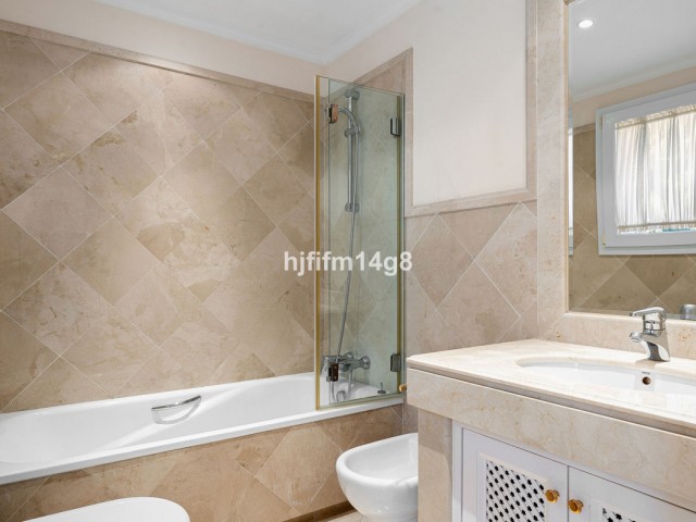 Appartement avec 3 Chambres  à Nueva Andalucía