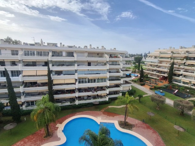 Apartamento con 3 Dormitorios  en Guadalmina Alta