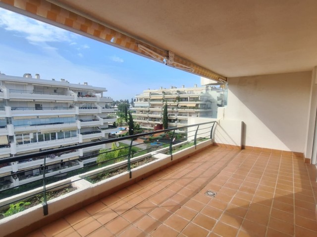 Apartamento con 3 Dormitorios  en Guadalmina Alta