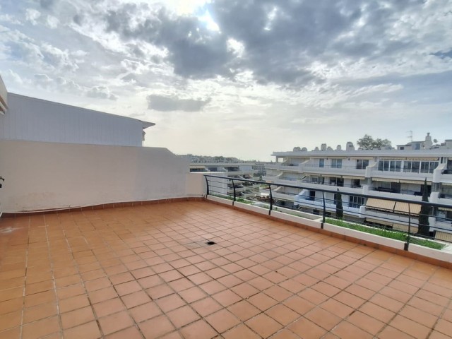 Apartamento con 3 Dormitorios  en Guadalmina Alta