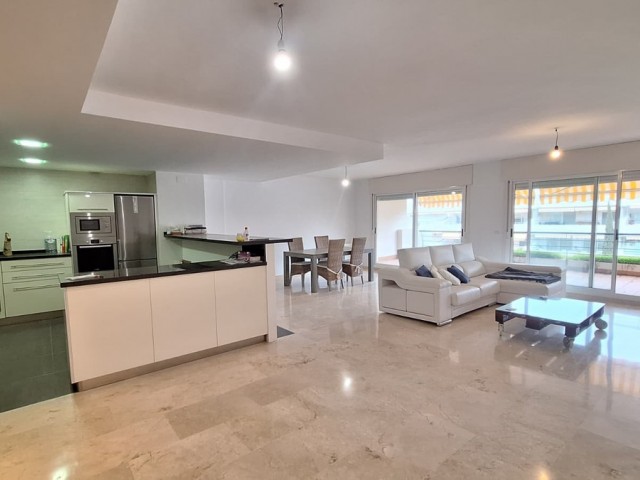 Apartamento con 3 Dormitorios  en Guadalmina Alta