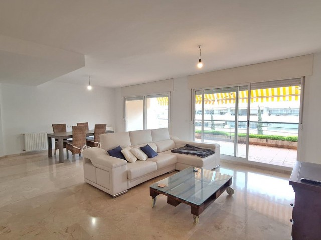 Apartamento con 3 Dormitorios  en Guadalmina Alta