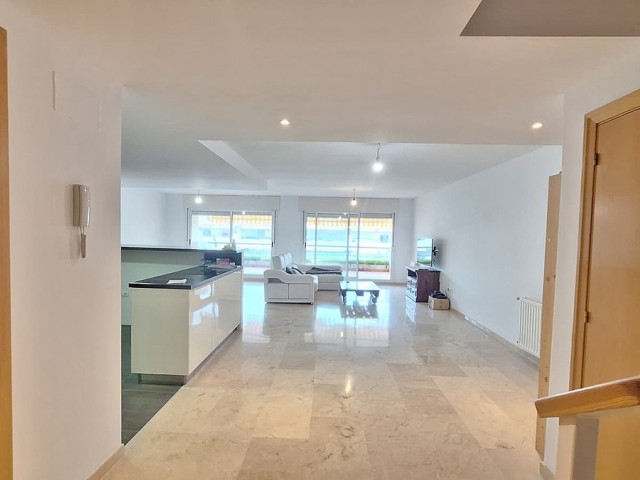 Apartamento con 3 Dormitorios  en Guadalmina Alta
