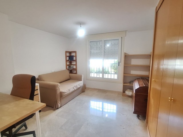 Apartamento con 3 Dormitorios  en Guadalmina Alta