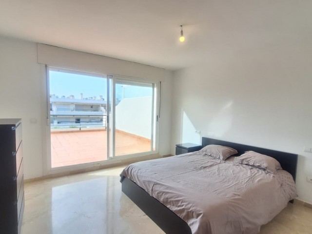 Apartamento con 3 Dormitorios  en Guadalmina Alta