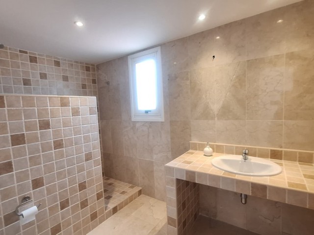 Apartamento con 3 Dormitorios  en Guadalmina Alta