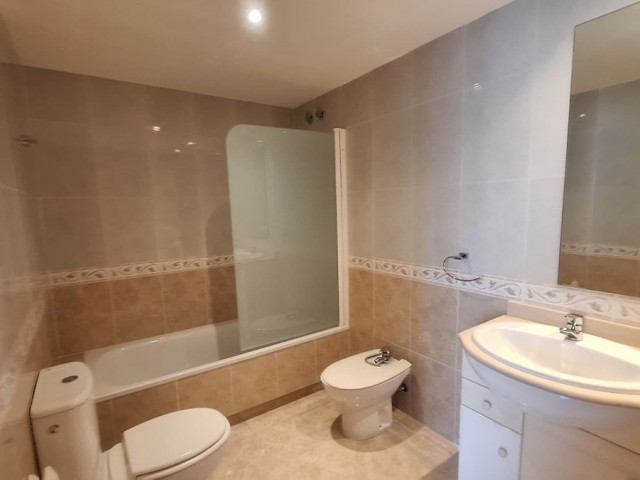 Apartamento con 3 Dormitorios  en Guadalmina Alta