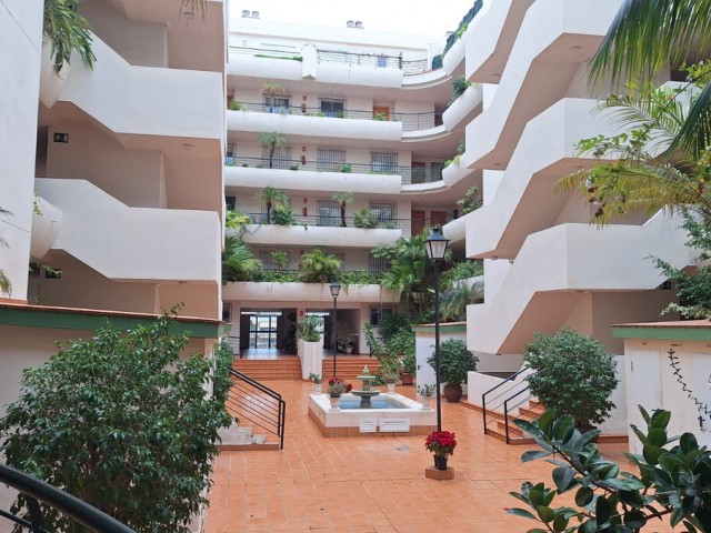 Apartamento con 3 Dormitorios  en Guadalmina Alta