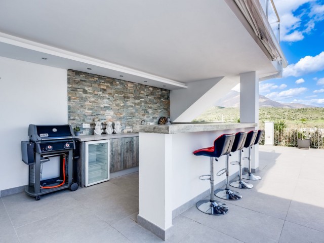 4 Bedrooms Villa in Estepona