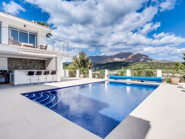 4 Bedrooms Villa in Estepona