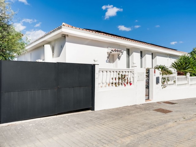 4 Bedrooms Villa in Estepona
