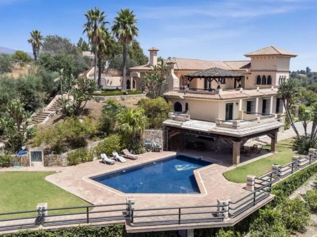6 Sovrums Villa i Estepona