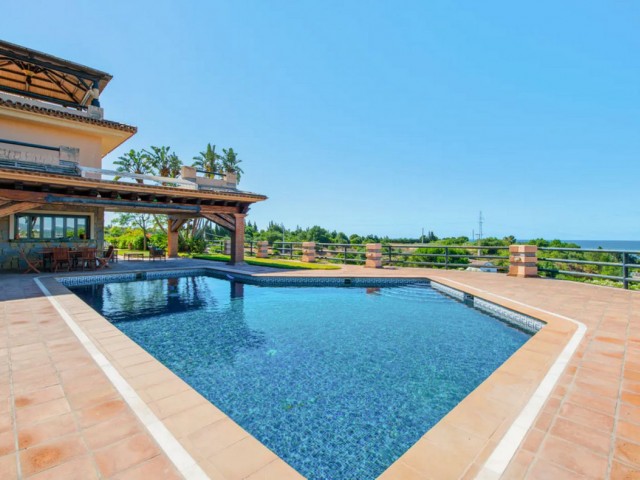 6 Sovrums Villa i Estepona