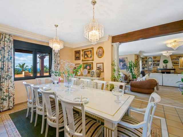6 Sovrums Villa i Estepona