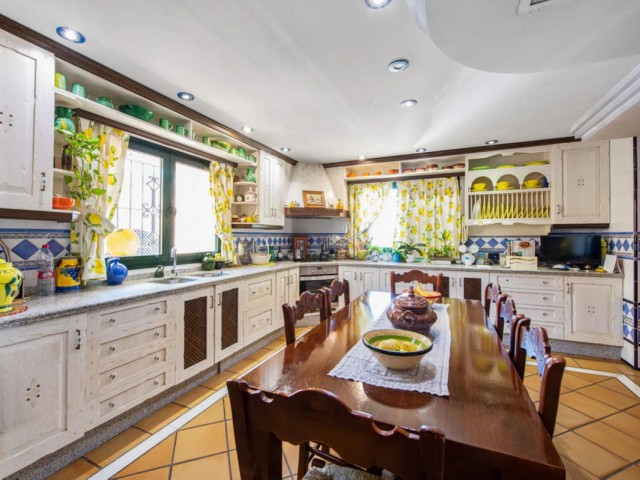 6 Sovrums Villa i Estepona