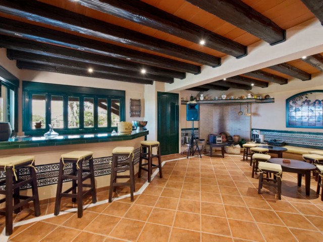 6 Sovrums Villa i Estepona