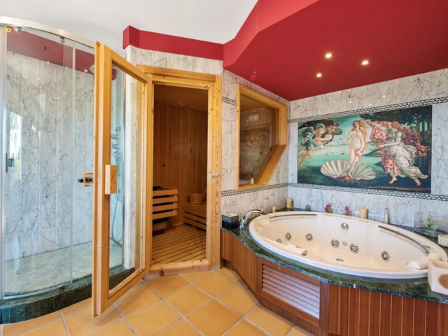 6 Sovrums Villa i Estepona